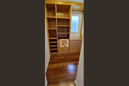 Casa à venda com 604m², 5 quartos e 4 vagas Casa à venda com 604m², 5 quartos e 4 vagasCloset da suíte 1