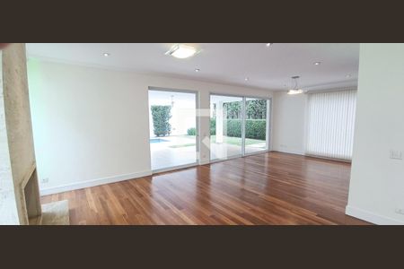 Casa à venda com 604m², 5 quartos e 4 vagas Casa à venda com 604m², 5 quartos e 4 vagasSala