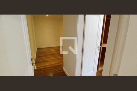 Casa à venda com 604m², 5 quartos e 4 vagas Casa à venda com 604m², 5 quartos e 4 vagasSuíte 3