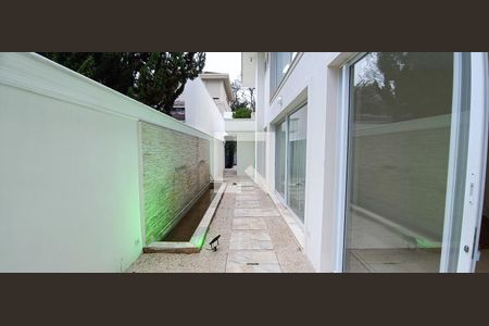 Casa à venda com 604m², 5 quartos e 4 vagas Casa à venda com 604m², 5 quartos e 4 vagasQuintal