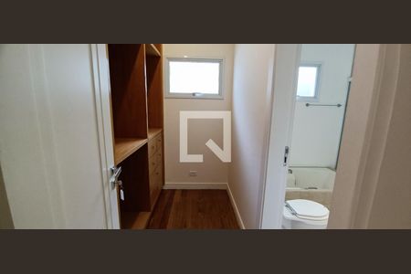 Casa à venda com 604m², 5 quartos e 4 vagas Casa à venda com 604m², 5 quartos e 4 vagasCloset da suíte 3