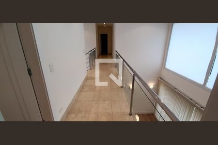 Casa à venda com 604m², 5 quartos e 4 vagas Casa à venda com 604m², 5 quartos e 4 vagasCorredor