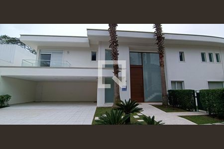 Casa à venda com 604m², 5 quartos e 4 vagas Casa à venda com 604m², 5 quartos e 4 vagasFachada