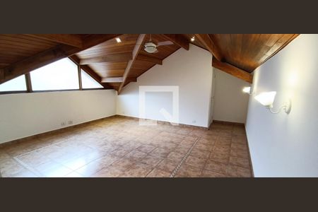 Casa à venda com 604m², 5 quartos e 4 vagas Casa à venda com 604m², 5 quartos e 4 vagasSotão