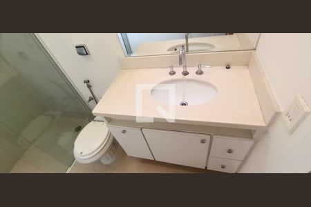 Casa à venda com 604m², 5 quartos e 4 vagas Casa à venda com 604m², 5 quartos e 4 vagasBanheiro da Suíte 2