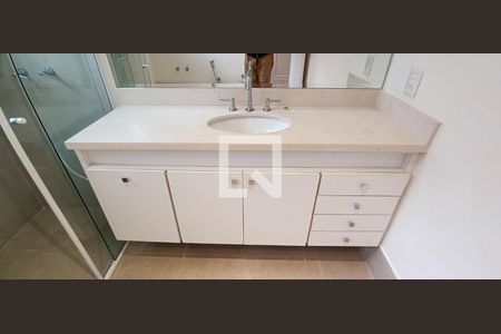 Casa à venda com 604m², 5 quartos e 4 vagas Casa à venda com 604m², 5 quartos e 4 vagasBanheiro da Suíte 3