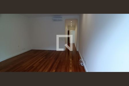 Casa à venda com 604m², 5 quartos e 4 vagas Casa à venda com 604m², 5 quartos e 4 vagasSuíte 1