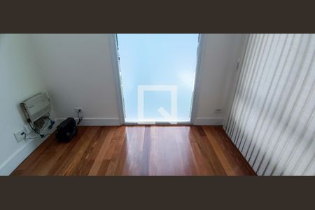 Casa à venda com 604m², 5 quartos e 4 vagas Casa à venda com 604m², 5 quartos e 4 vagasHall