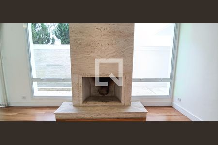 Casa à venda com 604m², 5 quartos e 4 vagas Casa à venda com 604m², 5 quartos e 4 vagasLareira da Sala