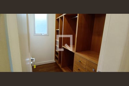 Casa à venda com 604m², 5 quartos e 4 vagas Casa à venda com 604m², 5 quartos e 4 vagasCloset da suíte 4