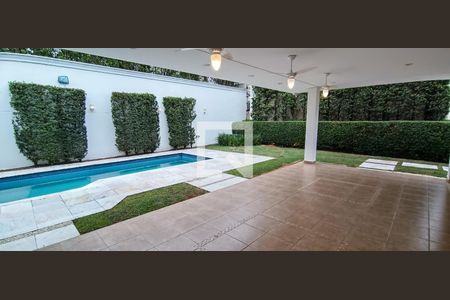 Casa à venda com 604m², 5 quartos e 4 vagas Casa à venda com 604m², 5 quartos e 4 vagasPiscina