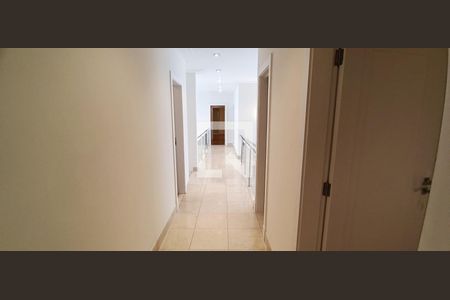 Casa à venda com 604m², 5 quartos e 4 vagas Casa à venda com 604m², 5 quartos e 4 vagasCorredor