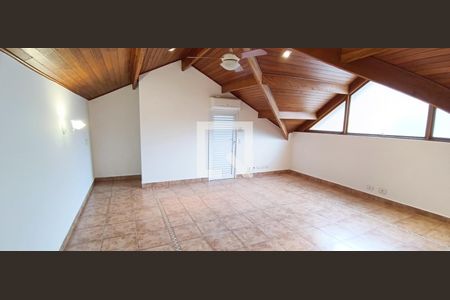 Casa à venda com 604m², 5 quartos e 4 vagas Casa à venda com 604m², 5 quartos e 4 vagasSotão