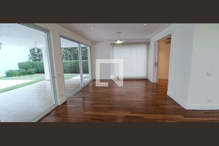 Casa à venda com 604m², 5 quartos e 4 vagas Casa à venda com 604m², 5 quartos e 4 vagasSala