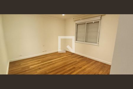 Casa à venda com 604m², 5 quartos e 4 vagas Casa à venda com 604m², 5 quartos e 4 vagasSuíte 3