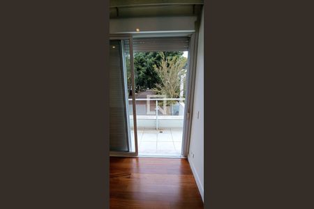 Casa à venda com 604m², 5 quartos e 4 vagas Casa à venda com 604m², 5 quartos e 4 vagasVaranda da Suíte 4