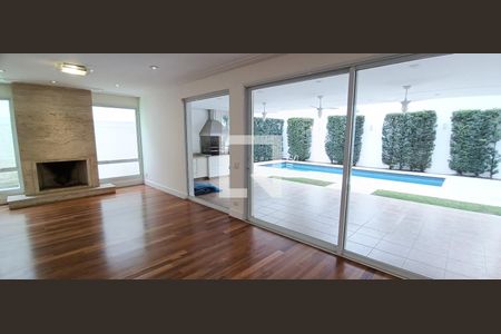 Casa à venda com 604m², 5 quartos e 4 vagas Casa à venda com 604m², 5 quartos e 4 vagasSala