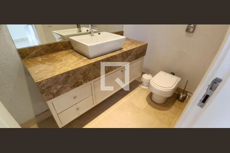 Casa à venda com 604m², 5 quartos e 4 vagas Casa à venda com 604m², 5 quartos e 4 vagasLavabo