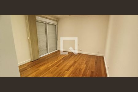 Casa à venda com 604m², 5 quartos e 4 vagas Casa à venda com 604m², 5 quartos e 4 vagasSuíte 4