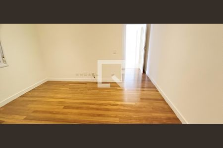 Casa à venda com 604m², 5 quartos e 4 vagas Casa à venda com 604m², 5 quartos e 4 vagasSuíte 3