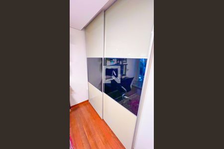 Apartamento à venda com 440m², 5 quartos e 3 vagasQuarto 