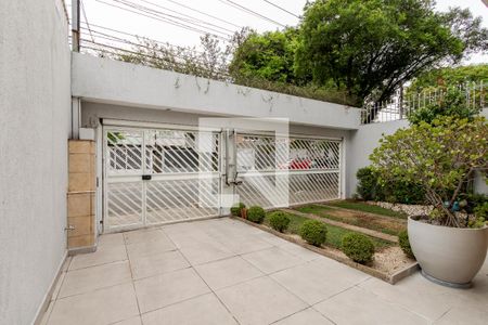 Casa à venda com 265m², 3 quartos e 4 vagas Casa à venda com 265m², 3 quartos e 4 vagasQuintal
