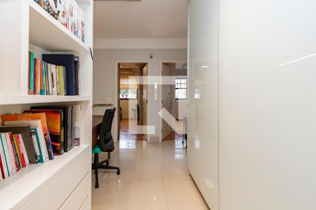 Casa à venda com 265m², 3 quartos e 4 vagas Casa à venda com 265m², 3 quartos e 4 vagasEscritório