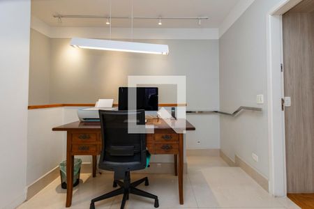 Casa à venda com 265m², 3 quartos e 4 vagas Casa à venda com 265m², 3 quartos e 4 vagasEscritório