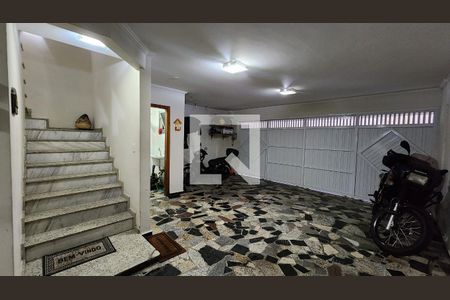 Casa para alugar com 260m², 4 quartos e 2 vagasEscada