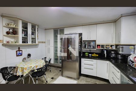 Casa para alugar com 260m², 4 quartos e 2 vagasCozinha
