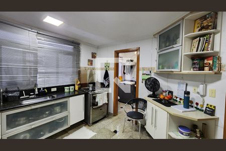 Casa para alugar com 260m², 4 quartos e 2 vagasCozinha