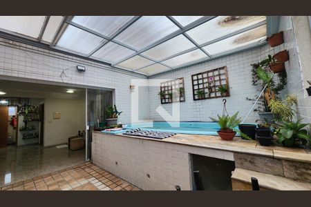 Casa para alugar com 260m², 4 quartos e 2 vagasPiscina