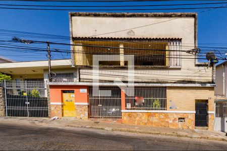 Casa à venda com 418m², 3 quartos e 1 vaga Casa à venda com 418m², 3 quartos e 1 vagaFachada