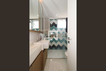 Apartamento à venda com 191m², 4 quartos e 3 vagasBanheiro da Suíte 2