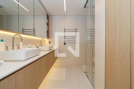 Apartamento à venda com 191m², 4 quartos e 3 vagasBanheiro da Suíte 1