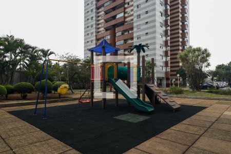Apartamento à venda com 191m², 4 quartos e 3 vagasÁrea comum - Playground
