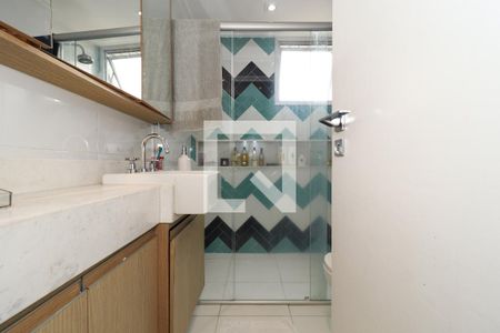 Apartamento à venda com 191m², 4 quartos e 3 vagasBanheiro da Suíte 2