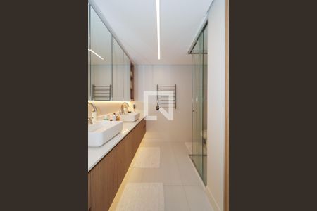 Apartamento à venda com 191m², 4 quartos e 3 vagasBanheiro da Suíte 1