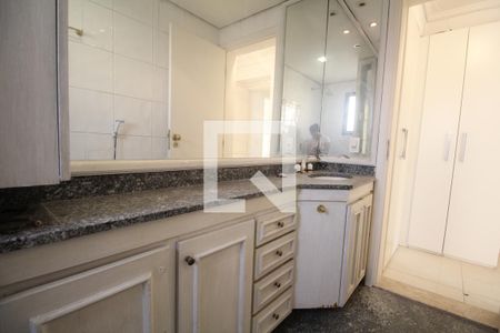 Apartamento para alugar com 198m², 3 quartos e 3 vagasBanheiro