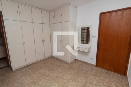 Casa à venda com 190m², 4 quartos e 2 vagas Casa à venda com 190m², 4 quartos e 2 vagasQuarto 4 - suíte com varanda