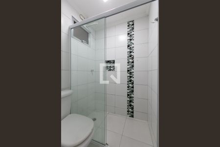 Banheiro de apartamento para alugar com 2 quartos, 56m² em Conjunto Residencial José Bonifácio, São Paulo