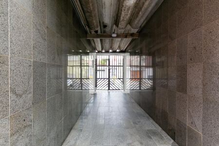 Área comum - Entrada de apartamento para alugar com 2 quartos, 56m² em Conjunto Residencial José Bonifácio, São Paulo