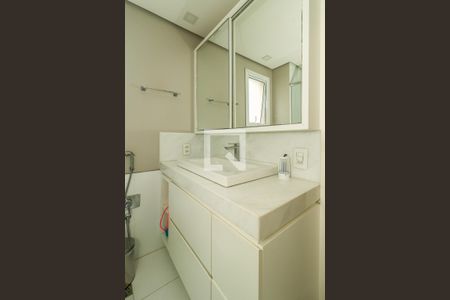 Banheiro da Suíte de apartamento à venda com 2 quartos, 105m² em Passo D’areia, Porto Alegre