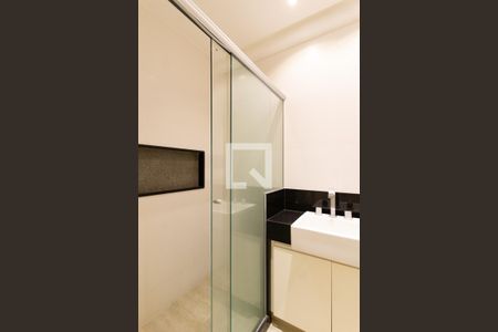 Apartamento para alugar com 96m², 2 quartos e 2 vagasDetalhe do banheiro da suíte 2