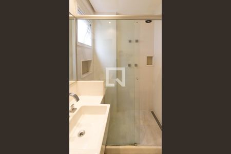 Apartamento para alugar com 96m², 2 quartos e 2 vagasDetalhe do banheiro da suíte 1