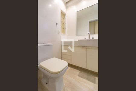 Apartamento para alugar com 96m², 2 quartos e 2 vagasDetalhe do banheiro da suíte 1