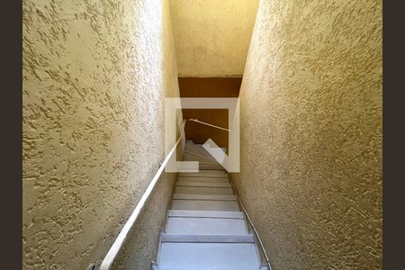 Casa para alugar com 168m², 4 quartos e 2 vagasEscada