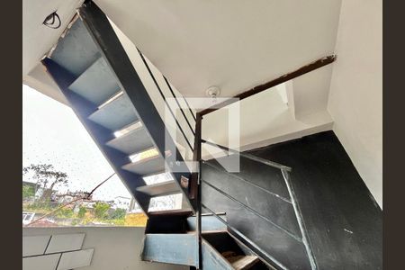 Casa para alugar com 98m², 1 quarto e 1 vagaEscada para o terraço 