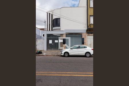 Casa para alugar com 700m², 2 quartos e 6 vagasFachada