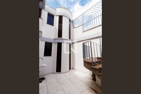 Casa para alugar com 700m², 2 quartos e 6 vagasExterna